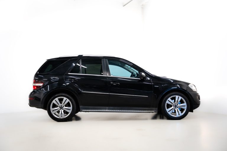 Mercedes-Benz ML interior and exterior detail