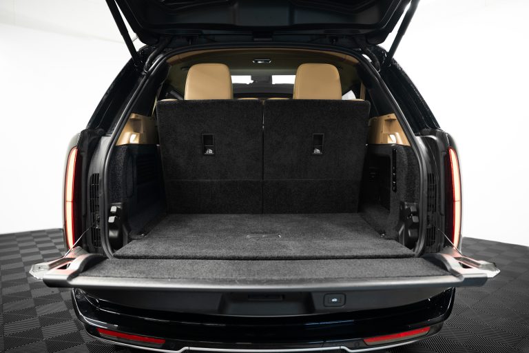 New Range Rover Long Wheel Base interior and exterior detail